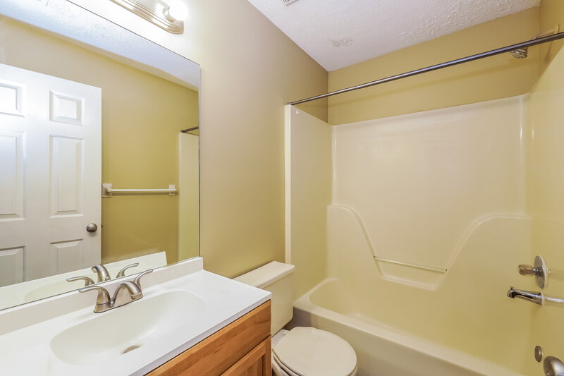 1,530/Mo, 4123 Long Creek Rd Memphis, TN 38125 Bathroom View