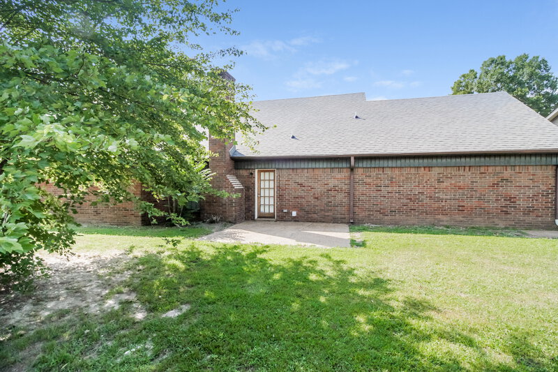 2,090/Mo, 7452 Keynon Cove Memphis, TN 38125 Rear View