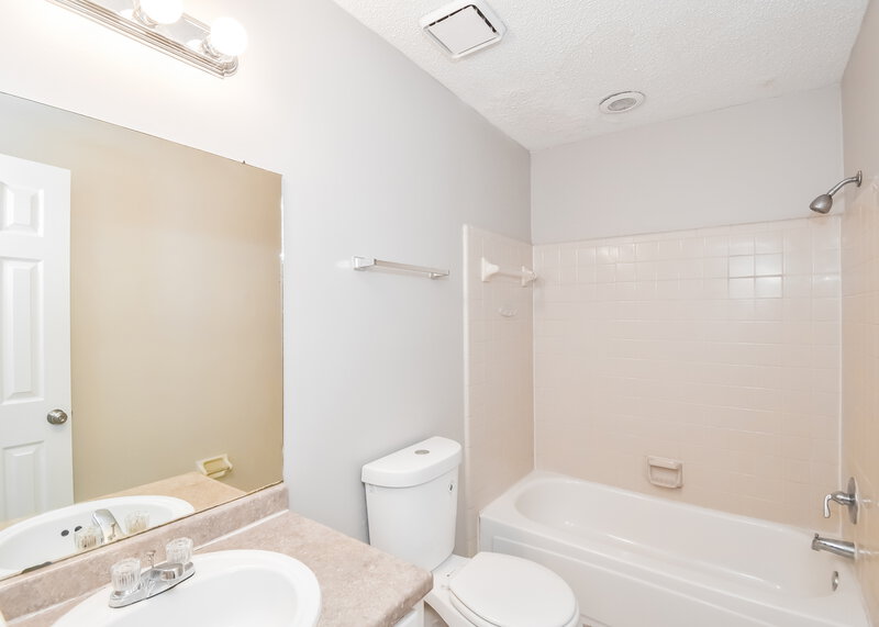 1,890/Mo, 5112 Autumn Evening Ln Memphis, TN 38125 Main Bathroom View