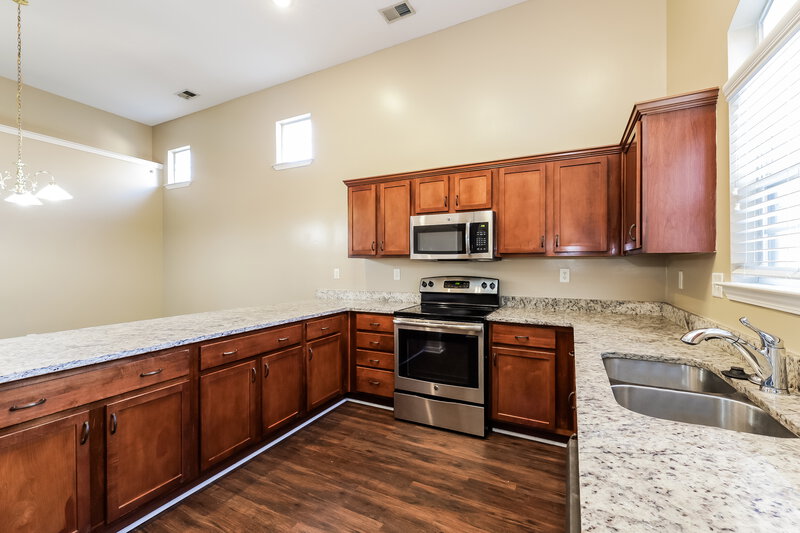 2,005/Mo, 7627 Glenlaurel Way Memphis, TN 38125 Kitchen View 2