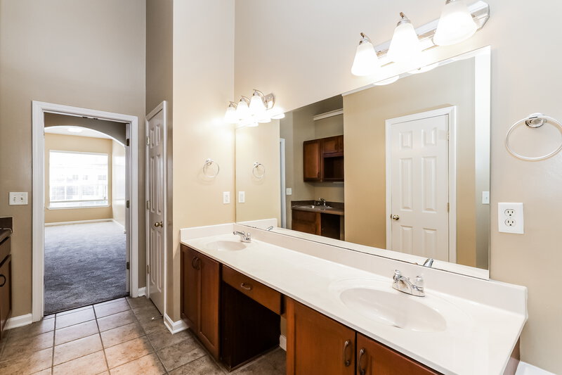 2,005/Mo, 7627 Glenlaurel Way Memphis, TN 38125 Main Bathroom View 2