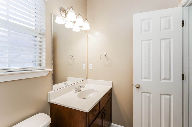 2,005/Mo, 7627 Glenlaurel Way Memphis, TN 38125 Bathroom View