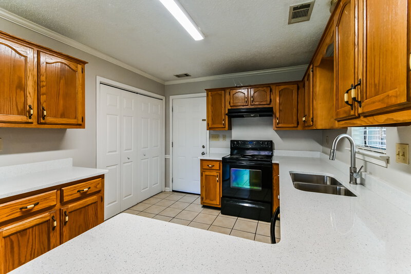 1,765/Mo, 7372 Royce Cove Memphis, TN 38125 Kitchen View
