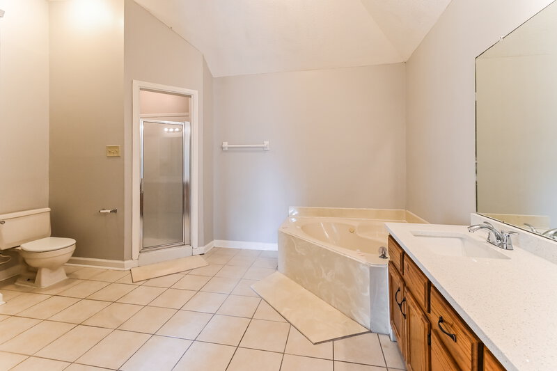1,765/Mo, 7372 Royce Cove Memphis, TN 38125 Main Bathroom View