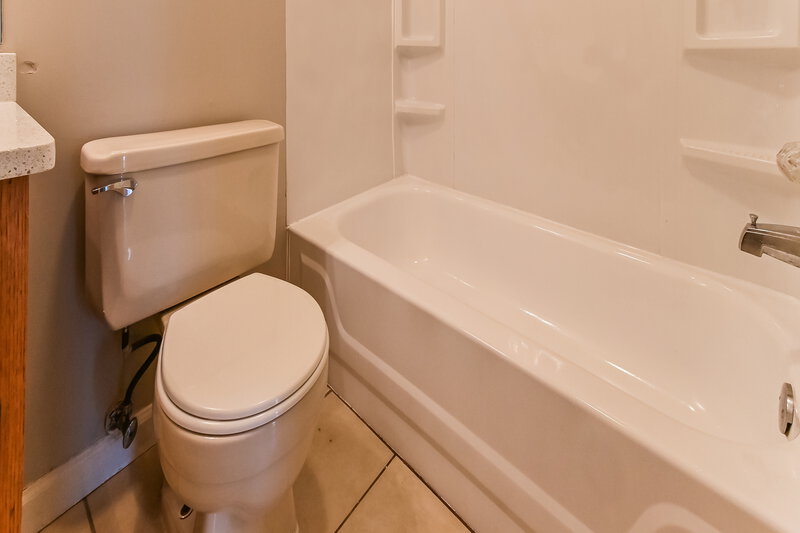 1,765/Mo, 7372 Royce Cove Memphis, TN 38125 Bathroom View