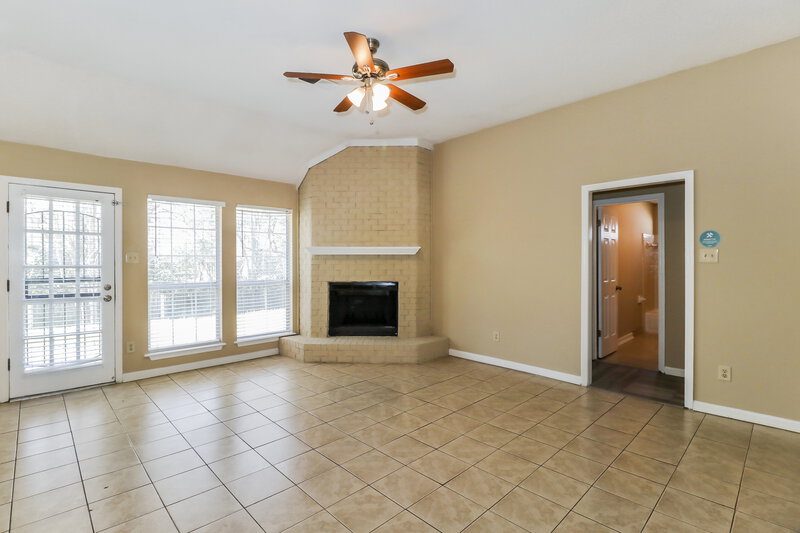 1,690/Mo, 4537 Bassett Hall Dr Memphis, TN 38125 Living Room View