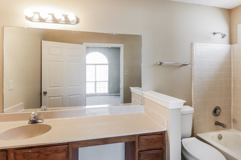 1,690/Mo, 4537 Bassett Hall Dr Memphis, TN 38125 Main Bathroom View