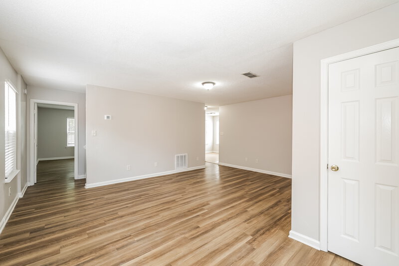 1,405/Mo, 4688 Water Front Oak Memphis, TN 38128 Living Room View