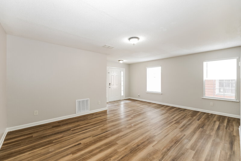 1,405/Mo, 4688 Water Front Oak Memphis, TN 38128 Living Room View 2