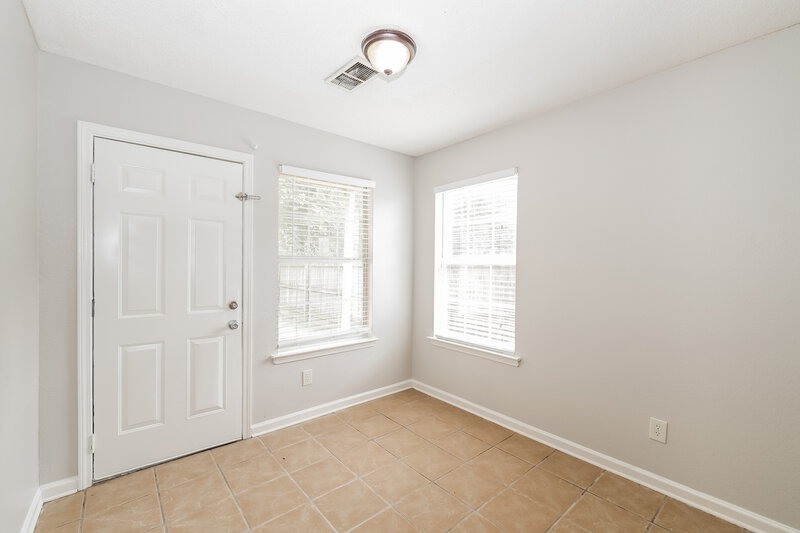 1,405/Mo, 4688 Water Front Oak Memphis, TN 38128 Dining Room View