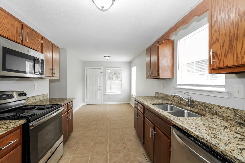 1,405/Mo, 4688 Water Front Oak Memphis, TN 38128 Kitchen View 2