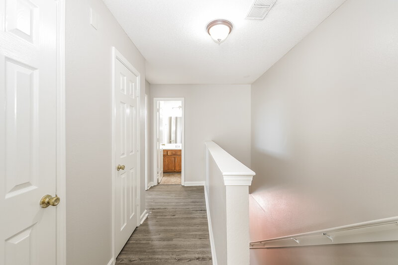 1,405/Mo, 4688 Water Front Oak Memphis, TN 38128 Loft View