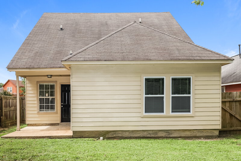 1,405/Mo, 4688 Water Front Oak Memphis, TN 38128 Rear View