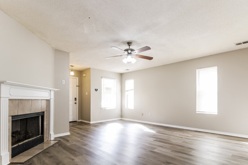 1,430/Mo, 4705 Water Front Oak Memphis, TN 38128 Living Room View