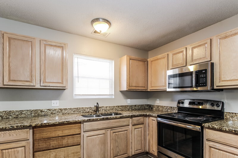 1,430/Mo, 4705 Water Front Oak Memphis, TN 38128 Kitchen View