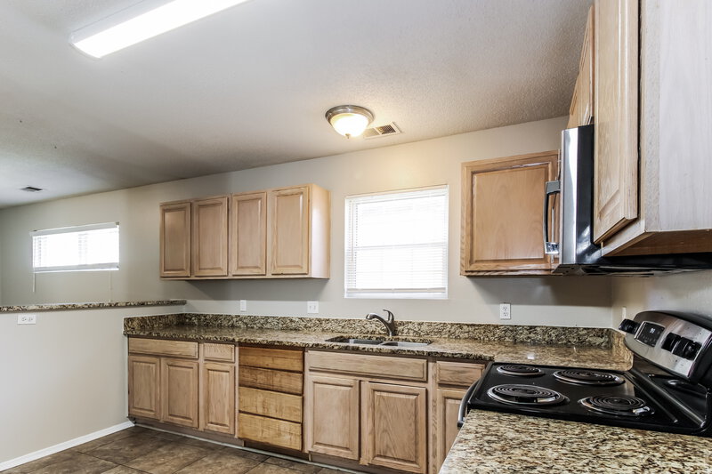 1,430/Mo, 4705 Water Front Oak Memphis, TN 38128 Kitchen View 2