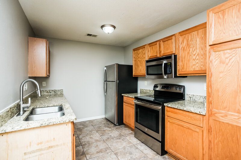 1,350/Mo, 4819 Royal Run Dr Memphis, TN 38128 Kitchen View