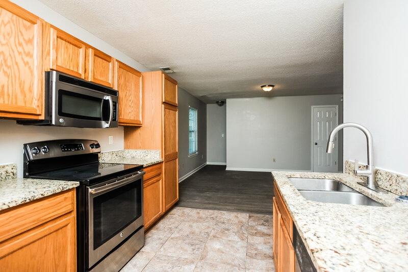 1,350/Mo, 4819 Royal Run Dr Memphis, TN 38128 Kitchen View 2