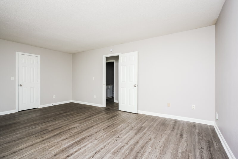 1,350/Mo, 4819 Royal Run Dr Memphis, TN 38128 Main Bedroom View 2