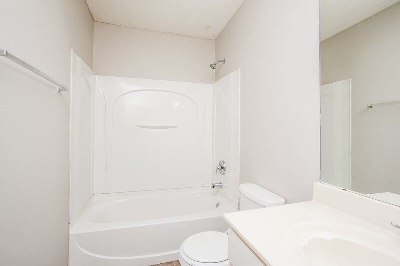 1,350/Mo, 4819 Royal Run Dr Memphis, TN 38128 Bathroom View