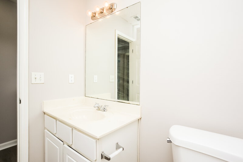 1,350/Mo, 4819 Royal Run Dr Memphis, TN 38128 Bathroom View 2