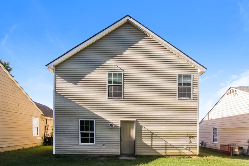 1,350/Mo, 4819 Royal Run Dr Memphis, TN 38128 Rear View