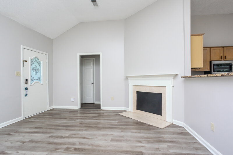 1,555/Mo, 4671 Lindawood Lane Memphis, TN 38128 Living Room View 2