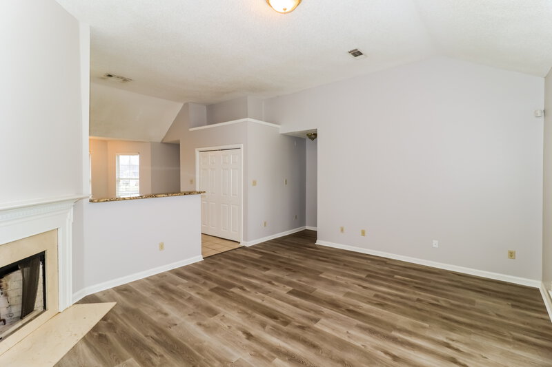 1,415/Mo, 4671 Lindawood Lane Memphis, TN 38128 Living Room View 2