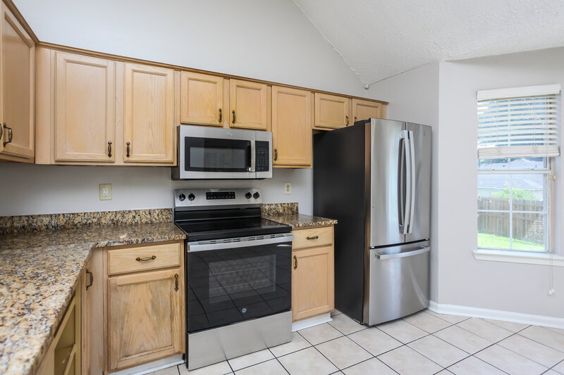 1,555/Mo, 4671 Lindawood Lane Memphis, TN 38128 Kitchen View 2