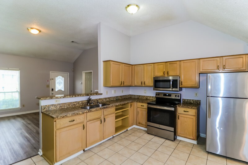 1,415/Mo, 4671 Lindawood Lane Memphis, TN 38128 Kitchen View 2