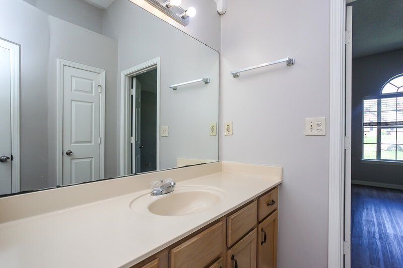 1,555/Mo, 4671 Lindawood Lane Memphis, TN 38128 Main Bathroom View 2