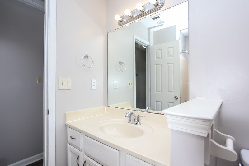 1,555/Mo, 4671 Lindawood Lane Memphis, TN 38128 Bathroom View