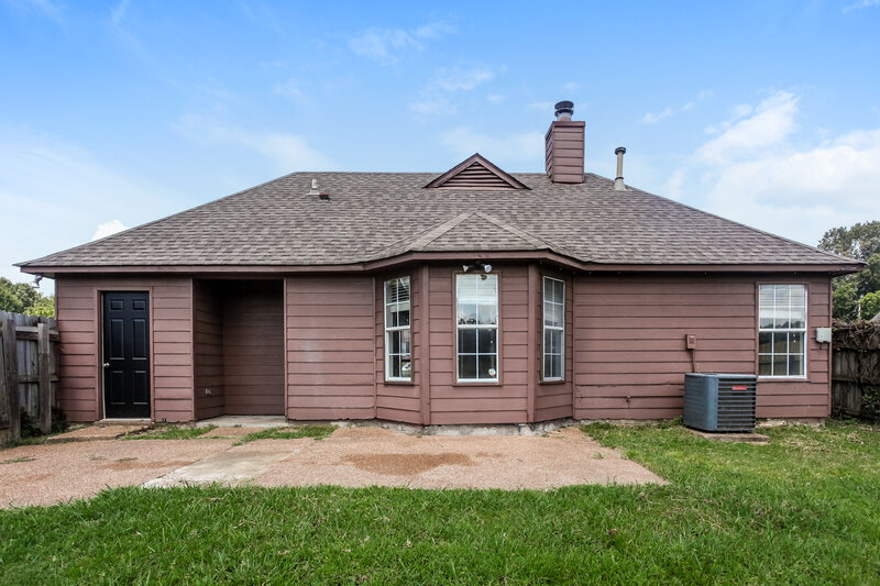 1,555/Mo, 4671 Lindawood Lane Memphis, TN 38128 Rear View