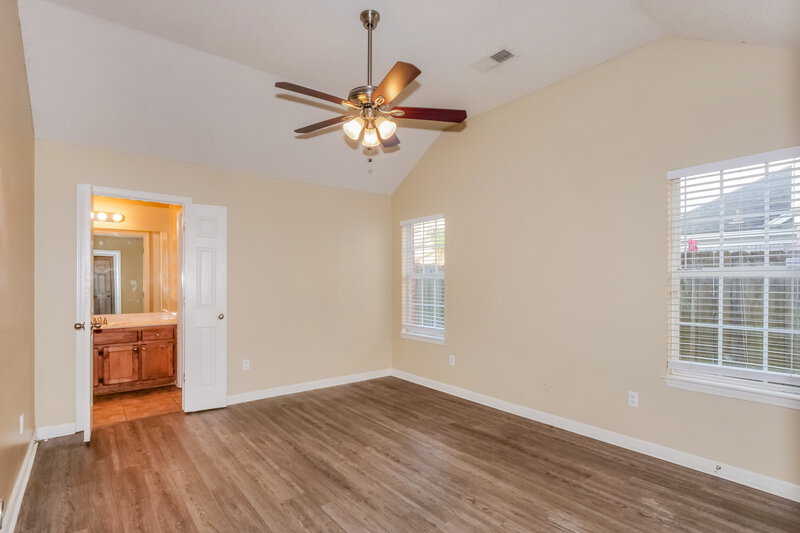 1,355/Mo, 4540 Longtree Ave Memphis, TN 38128 Main Bedroom View