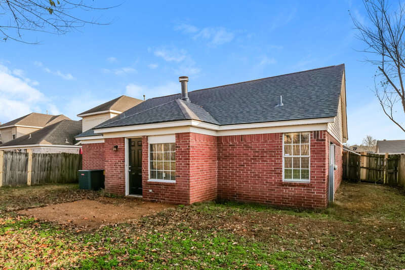 1,355/Mo, 4540 Longtree Ave Memphis, TN 38128 Rear View 2