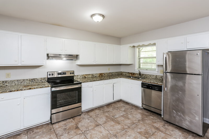 2,300/Mo, 3259 Powers Rd Memphis, TN 38128 Kitchen View 2