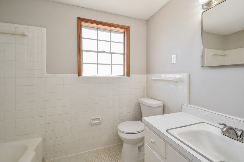 1,785/Mo, 3188 Bluefield St Memphis, TN 38128 Bathroom View