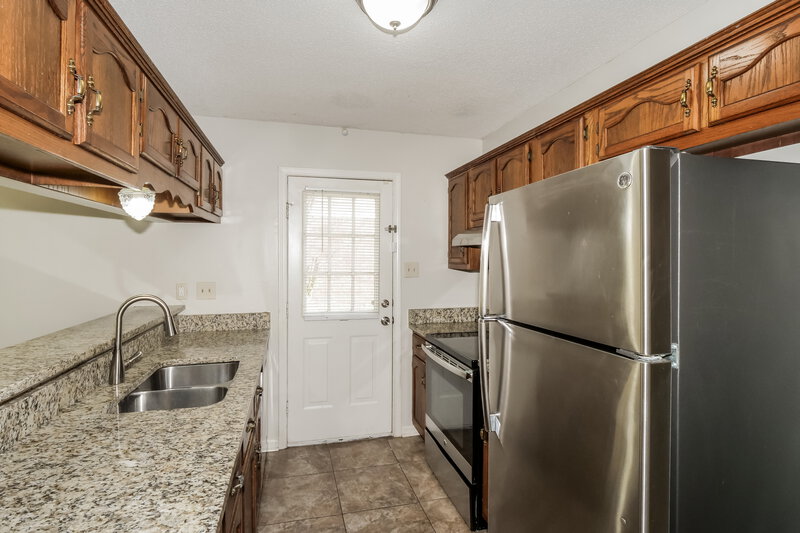 1,670/Mo, 2581 Arborgreen Cove Memphis, TN 38133 Kitchen View