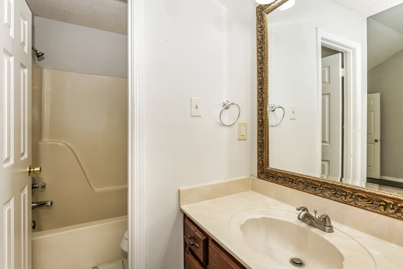 1,670/Mo, 2581 Arborgreen Cove Memphis, TN 38133 Main Bathroom View