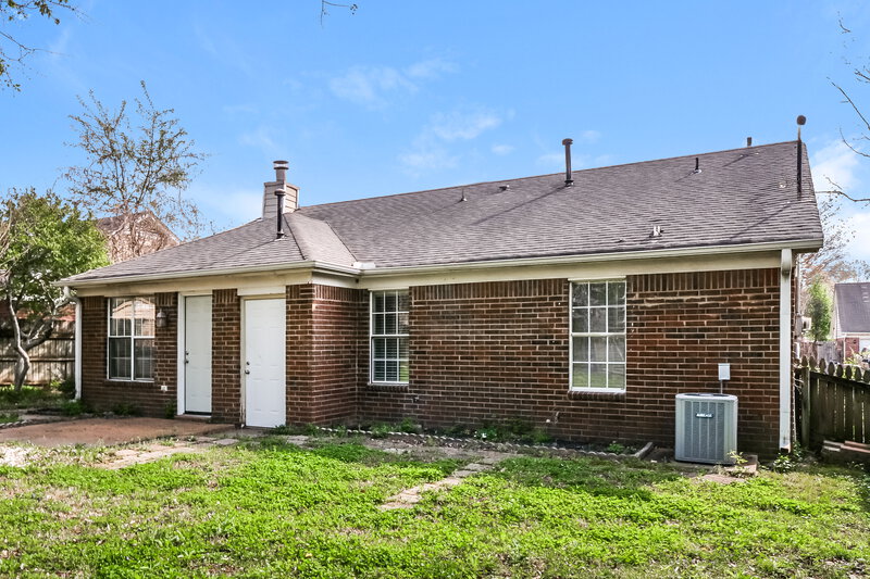 1,670/Mo, 2581 Arborgreen Cove Memphis, TN 38133 Rear View