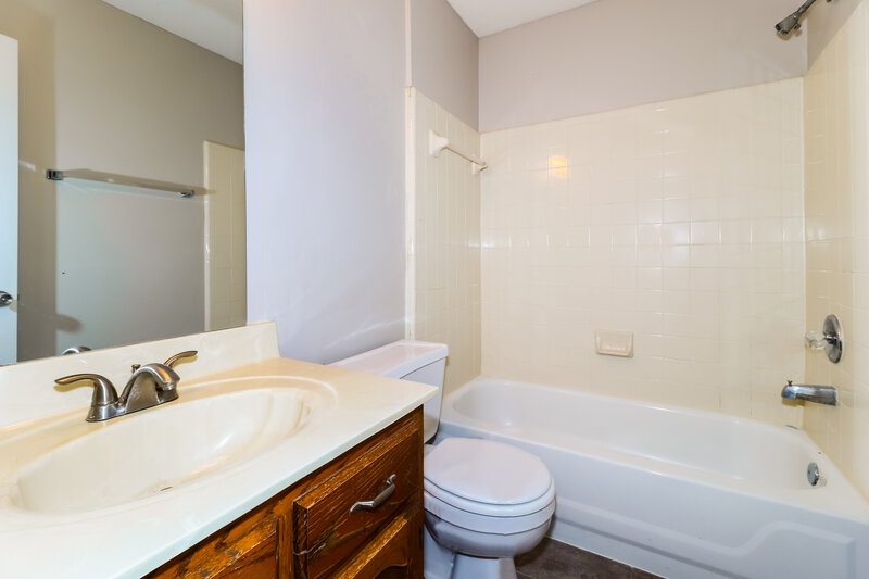 1,600/Mo, 2777 Kate Bond Rd Memphis, TN 38133 Bathroom View