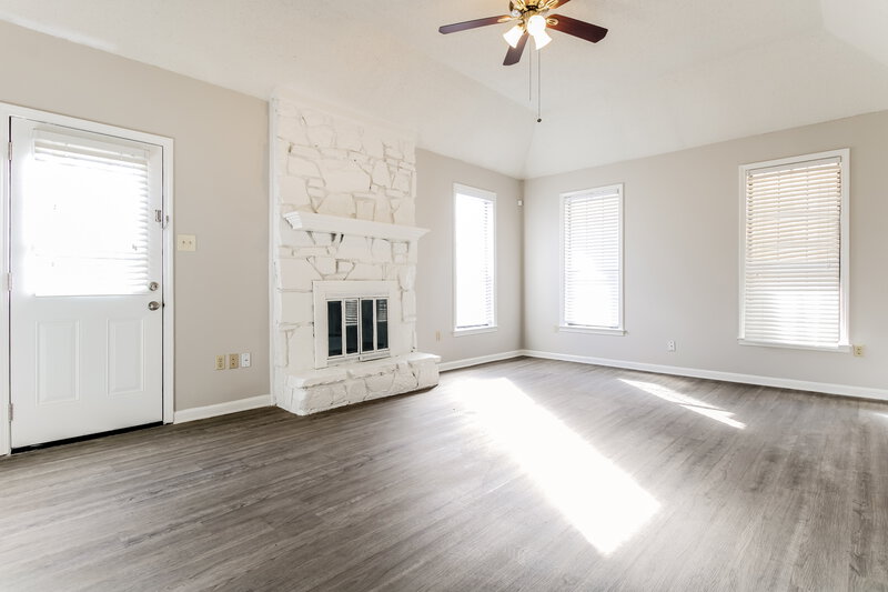 1,635/Mo, 2690 Cotton Ridge Dr Memphis, TN 38133 Living Room View