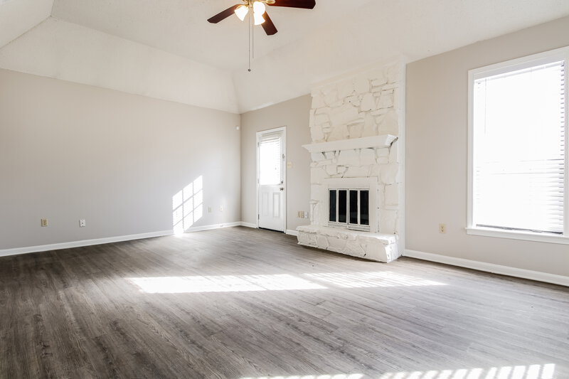 1,635/Mo, 2690 Cotton Ridge Dr Memphis, TN 38133 Living Room View 2