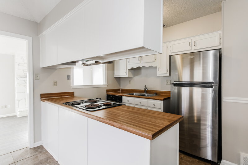 1,635/Mo, 2690 Cotton Ridge Dr Memphis, TN 38133 Kitchen View