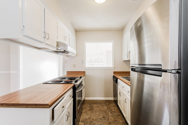 1,635/Mo, 2690 Cotton Ridge Dr Memphis, TN 38133 Kitchen View 2