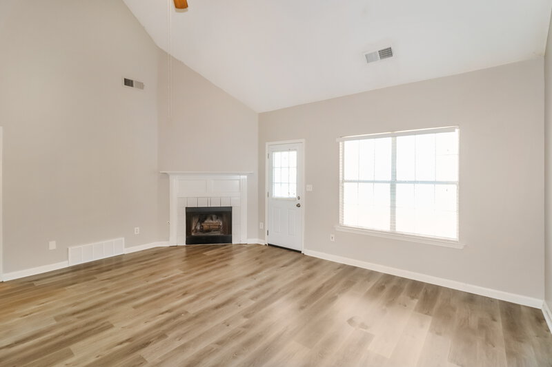 1,910/Mo, 7806 Wolf Hollow Dr Memphis, TN 38133 Living Room View