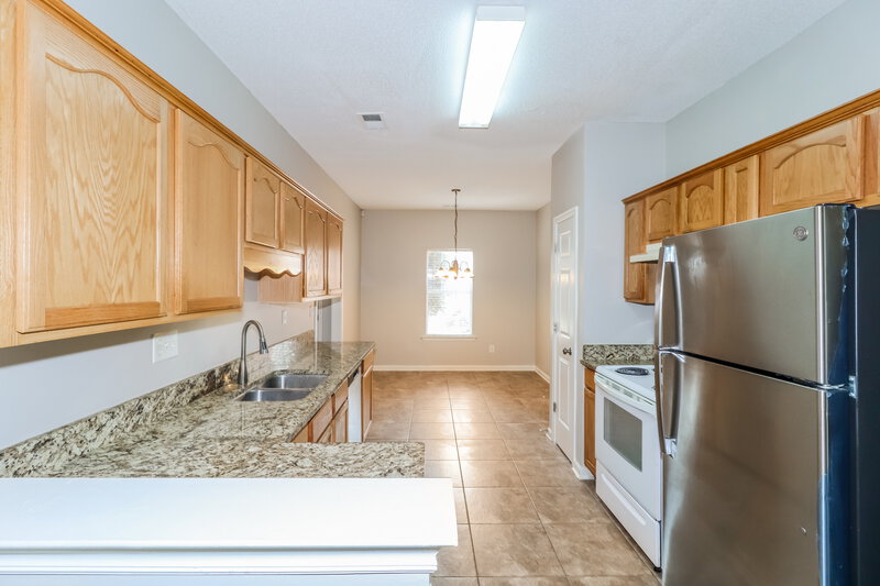 1,910/Mo, 7806 Wolf Hollow Dr Memphis, TN 38133 Kitchen View