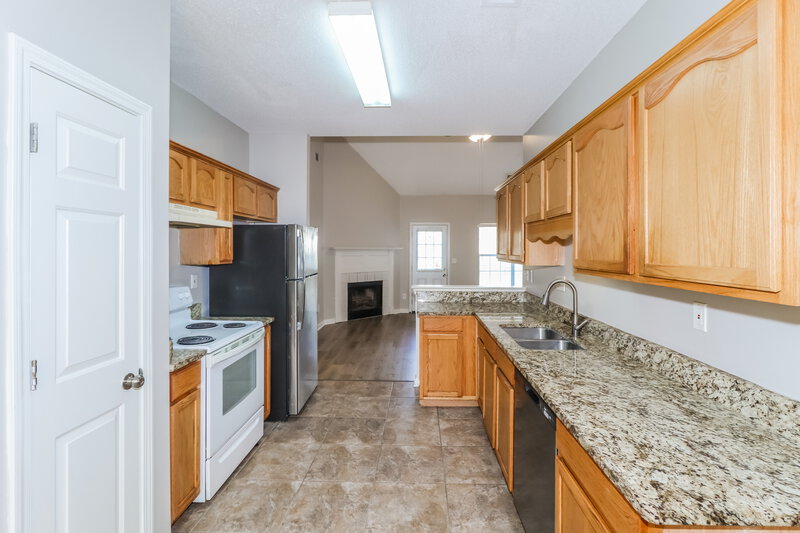 1,910/Mo, 7806 Wolf Hollow Dr Memphis, TN 38133 Kitchen View 2