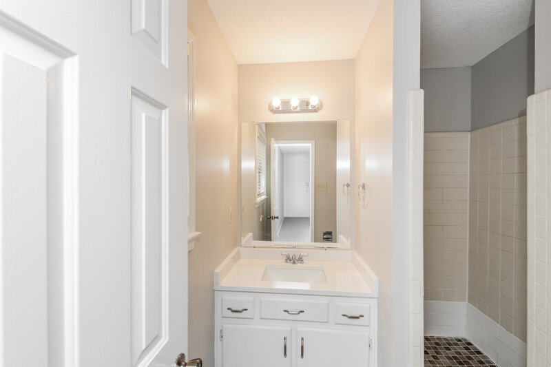 1,670/Mo, 2709 Rustic Dr Memphis, TN 38133 Main Bathroom View