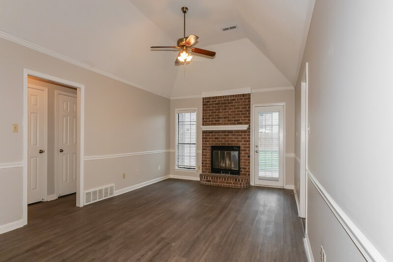 1,610/Mo, 2590 Laurelcrest Dr Memphis, TN 38133 Living Room View